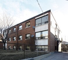 2219 Jane St in Toronto, ON - Building Photo