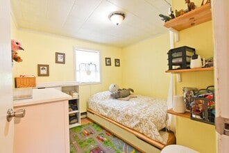 27 River Ave in South Kingstown, RI - Building Photo - Building Photo