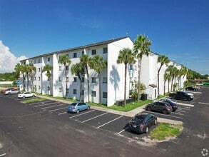 The Meridian at 2825 in Ft. Myers, FL - Foto de edificio - Building Photo