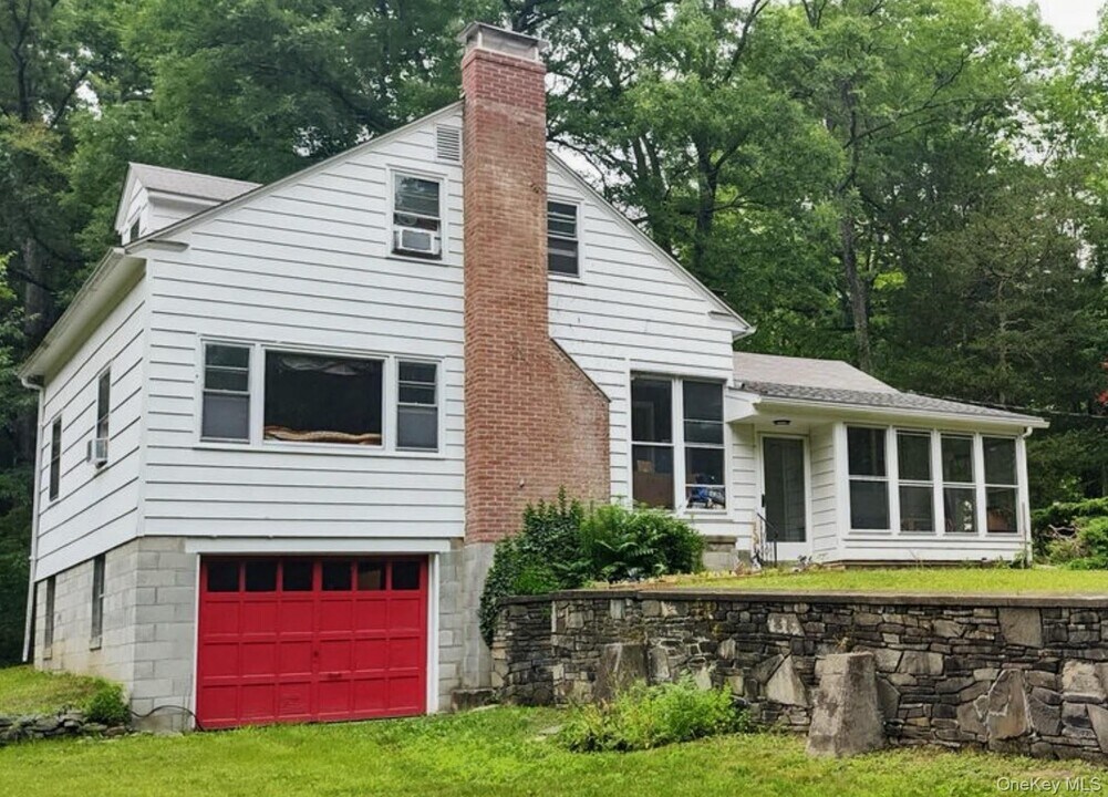 340 Metzger Rd in Red Hook, NY - Building Photo