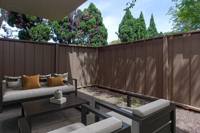 Montoya Garden in Richmond, CA - Foto de edificio - Building Photo