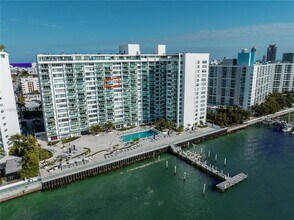 1000 West Ave, Unit # 1116 in Miami Beach, FL - Building Photo - Building Photo