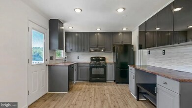 4223 Lees Corner Rd in Chantilly, VA - Building Photo - Building Photo