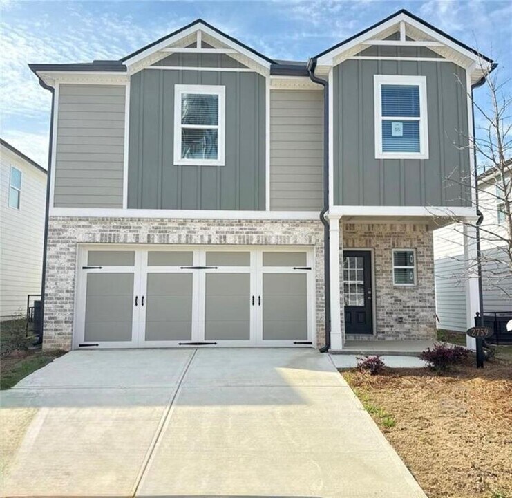 2759 Aralynn Wy in College Park, GA - Building Photo