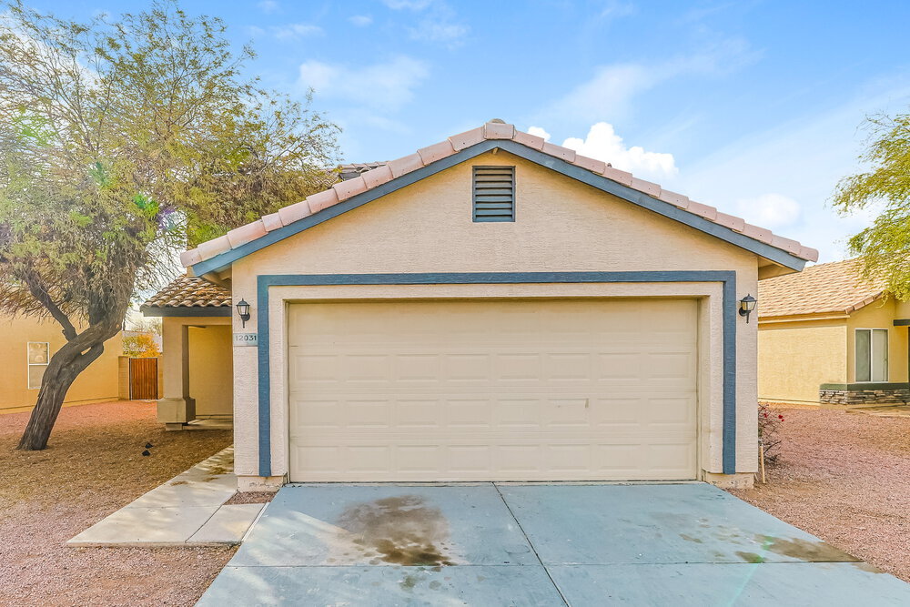 12031 W Dahlia Dr in El Mirage, AZ - Foto de edificio