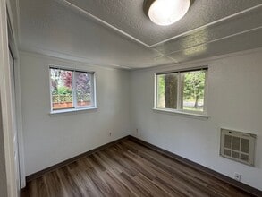 3004 Kinney Loop in Eugene, OR - Building Photo - Building Photo