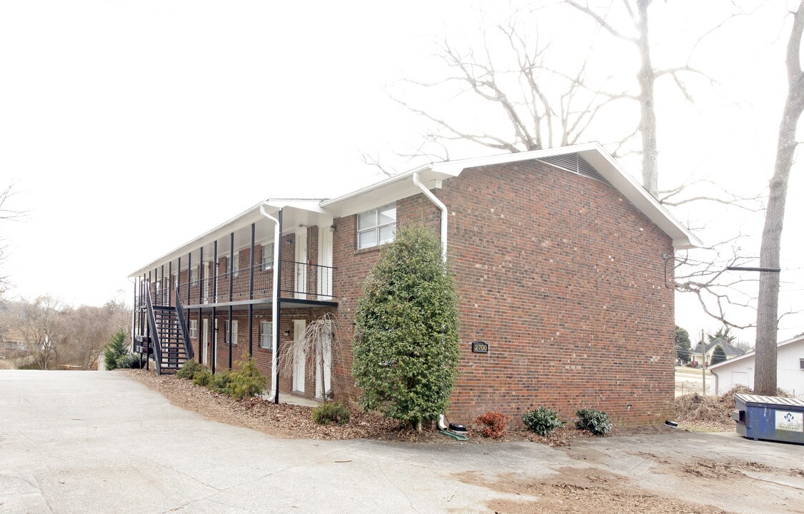 2700 Holbrook Dr in Knoxville, TN - Building Photo