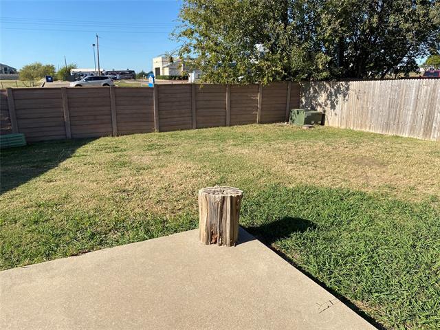 1005 Andrew St in Burleson, TX - Foto de edificio - Building Photo