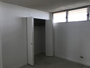 1121 Ala Napunani St in Honolulu, HI - Building Photo - Building Photo