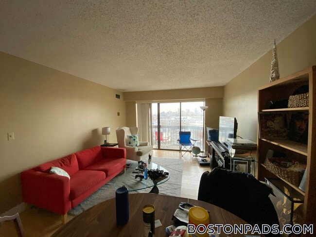 15 N Beacon St in Boston, MA - Building Photo - Building Photo