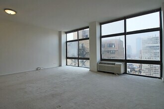 74 E Scott St, Unit 6505J in Chicago, IL - Building Photo - Building Photo