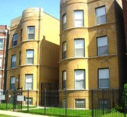 property at 5735 S Calumet Ave
