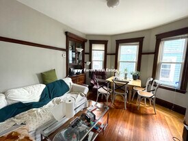 10 Cambridge Ter, Unit 2 in Cambridge, MA - Building Photo