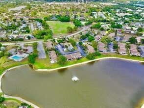 104 Lakewood Dr in Jupiter, FL - Building Photo - Building Photo