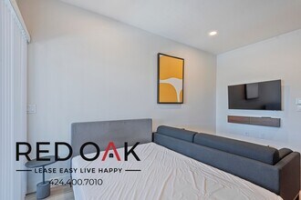 7810 Topanga Canyon Blvd in Los Angeles, CA - Building Photo - Building Photo