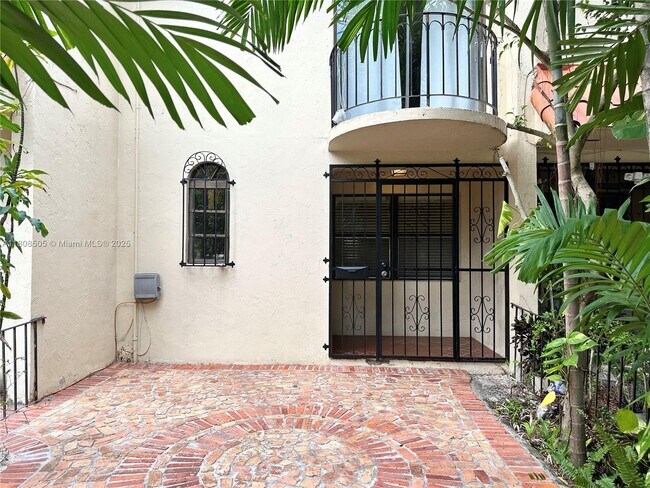 1607 NE 105th St in Miami Shores, FL - Building Photo - Building Photo