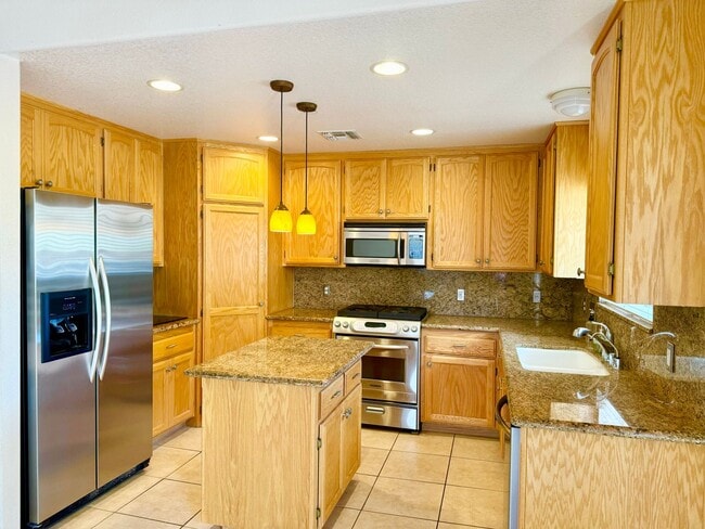 5977 Farrelo Rd in Yucca Valley, CA - Building Photo - Building Photo