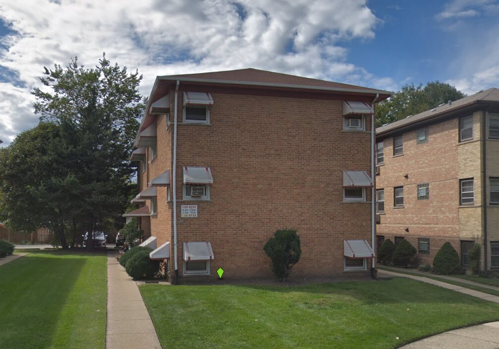 6924 N Rosemary Ln in Niles, IL - Building Photo