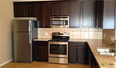 1055 Carolyn Cove in New Braunfels, TX - Building Photo - Building Photo