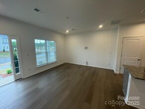 10037 Guardian Dr in Charlotte, NC - Building Photo - Building Photo