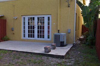 1039 NW 7th Terrace in Fort Lauderdale, FL - Foto de edificio - Building Photo
