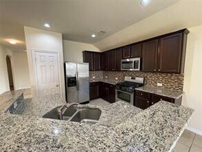 13113 Southern Creek Dr in Pearland, TX - Building Photo - Building Photo