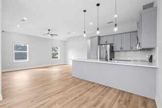 3821 Easy St in Houston, TX - Building Photo - Building Photo