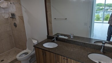 6305 Indian Creek Dr, Unit 5A in Miami Beach, FL - Building Photo - Building Photo