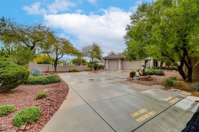 property at 304 Mesa Rim Ct