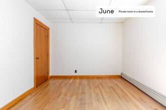 Private bedroom in 5 bed/1 bath Home in Boston, MA - Building Photo - Building Photo