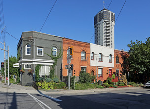 76-84 Walnut St S in Hamilton, ON - Building Photo - Primary Photo