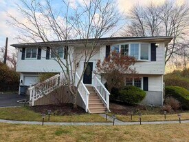 34 Celia St in Patchogue, NY - Building Photo