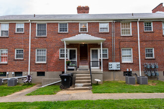 Berkshire Apartments in Louisville, KY - Building Photo - Building Photo