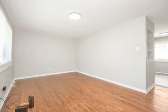 4905 Donovan Dr in Garfield Heights, OH - Building Photo - Building Photo