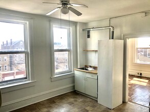 1325 W 18th St-Unit -3R in Chicago, IL - Building Photo - Building Photo