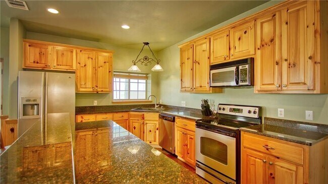 1505 Co Rd 469 in Thrall, TX - Building Photo - Building Photo