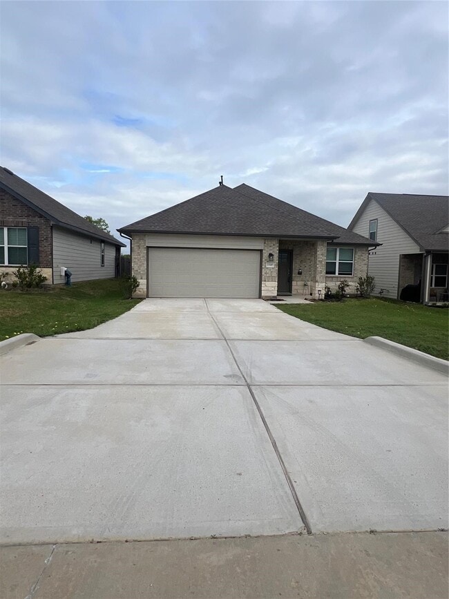 13107 Clear View Dr in Willis, TX - Building Photo - Building Photo