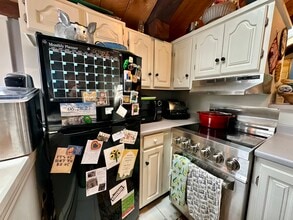 526 Centre St, Unit 3 in Boston, MA - Foto de edificio - Building Photo