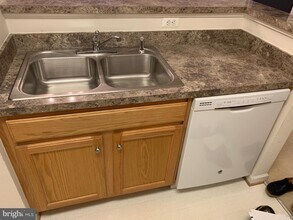 3830 Lightfoot St-Unit -135 in Chantilly, VA - Building Photo - Building Photo