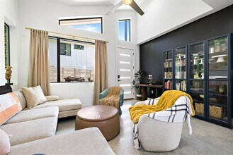 408 W Odell St in Austin, TX - Building Photo - Building Photo