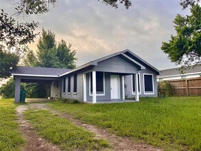 504 N Thomason St in Willis, TX - Building Photo - Building Photo