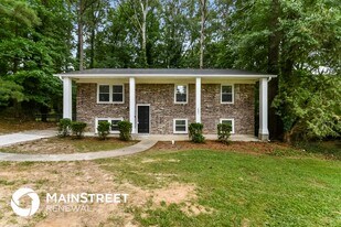 2882 Green Trail Dr in College Park, GA - Building Photo