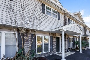 1721 Boone Hall Dr in Charleston, SC - Building Photo