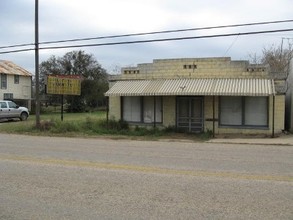 98 Edwards St in Charlotte, TX - Building Photo - Building Photo