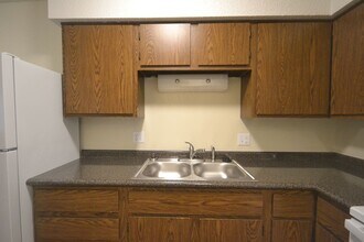 404 Hillcrest Dr in Windsor, MO - Building Photo - Building Photo