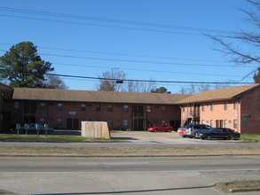 Tomlin Apartments in Norfolk, VA - Foto de edificio - Building Photo