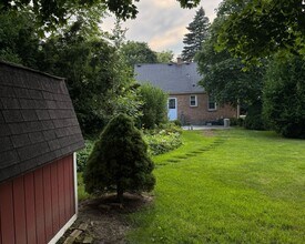 201 Washington Rd in Lake Forest, IL - Building Photo - Building Photo
