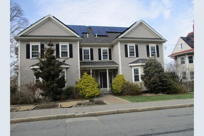 371 Austin St in Newton, MA - Building Photo - Building Photo