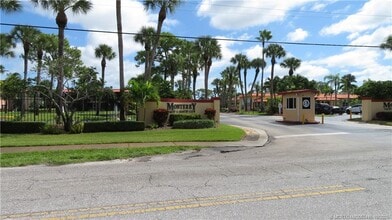 1911 SW Palm City Rd in Stuart, FL - Building Photo - Building Photo