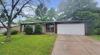 6543 Coventry Dr in Florissant, MO - Building Photo